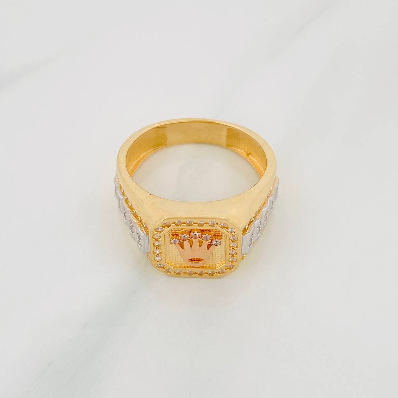 Anillo Sello Corona 7.85g / T10 Tres Oros 18K