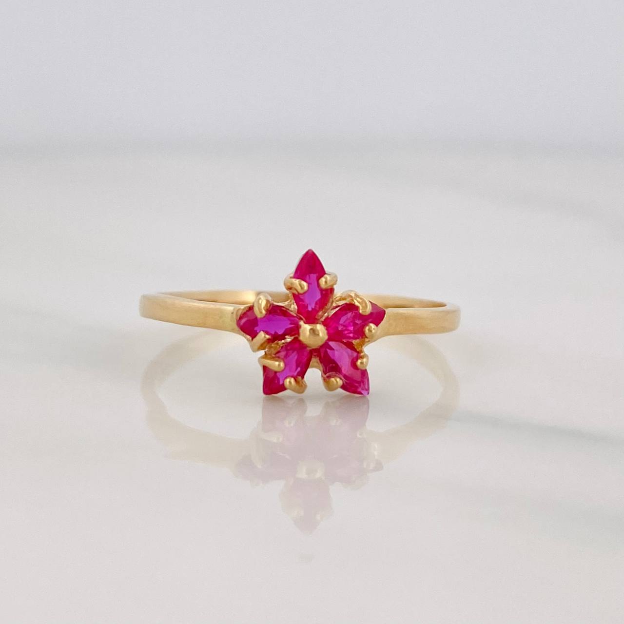 Anillo Flor 1.45g / T7 1/2 Oro Amarillo 18K