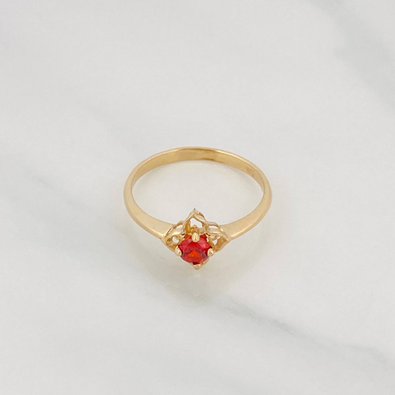 Anillo Flor 1.9g / T7 1/2 Oro Amarillo 18K