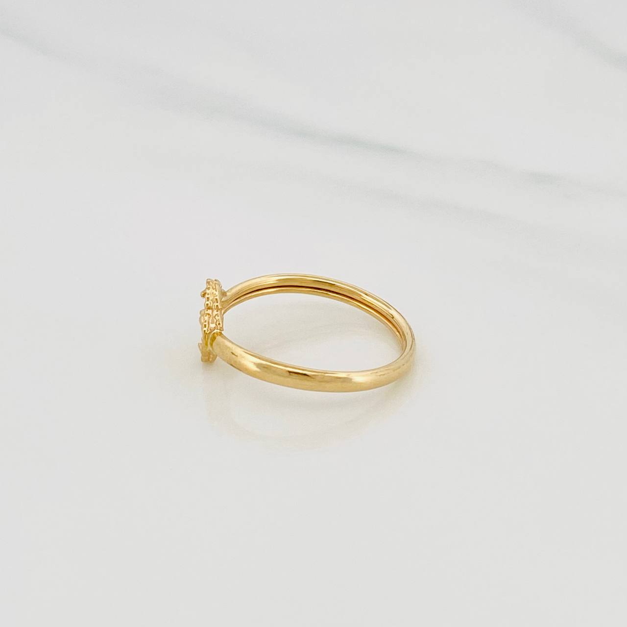 Anillo Trebol Diamantado 0.9g / T5 1/2 Oro Amarillo 18K