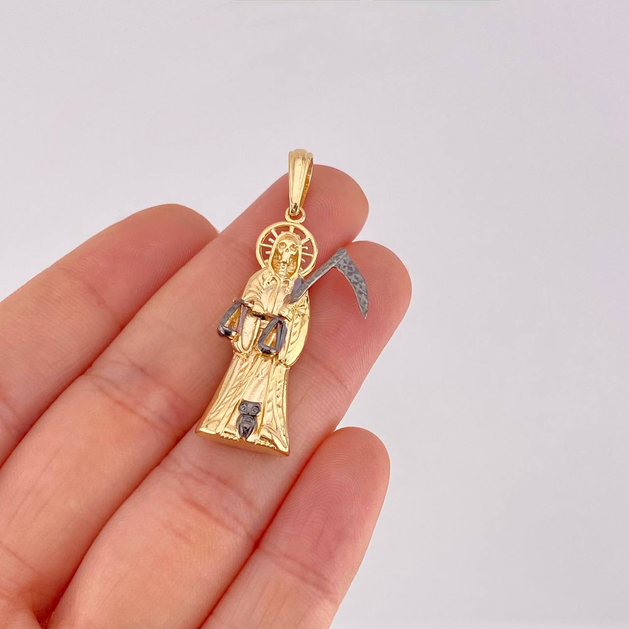 Dije Santa Muerte 5.8g / 4.5cm Dos Oros Negro Amarillo 18K