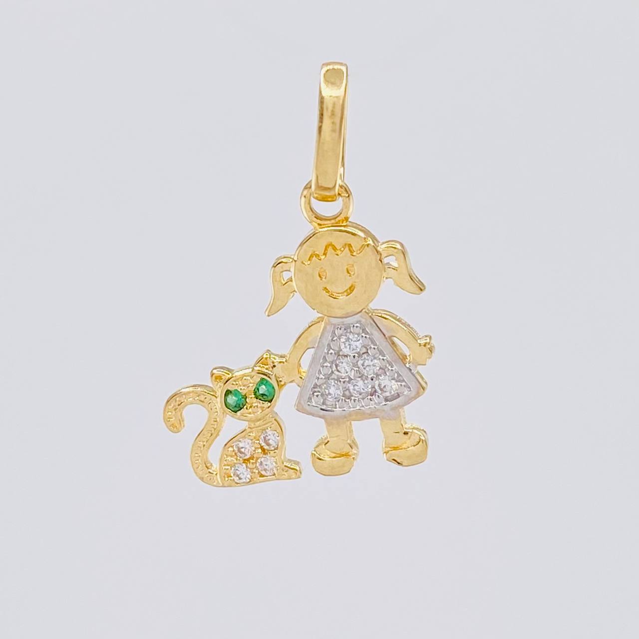 Dije Niña y Gato 1.1g / 1.9cm Dos Oros Amarillo Blanco 18K
