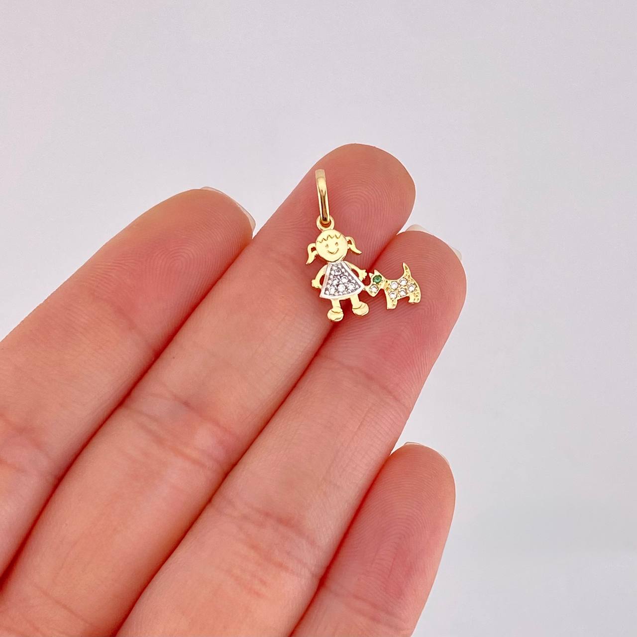 Dije Niña y Perro 1.1g / 1.9cm Dos Oros Amarillo Blanco 18K