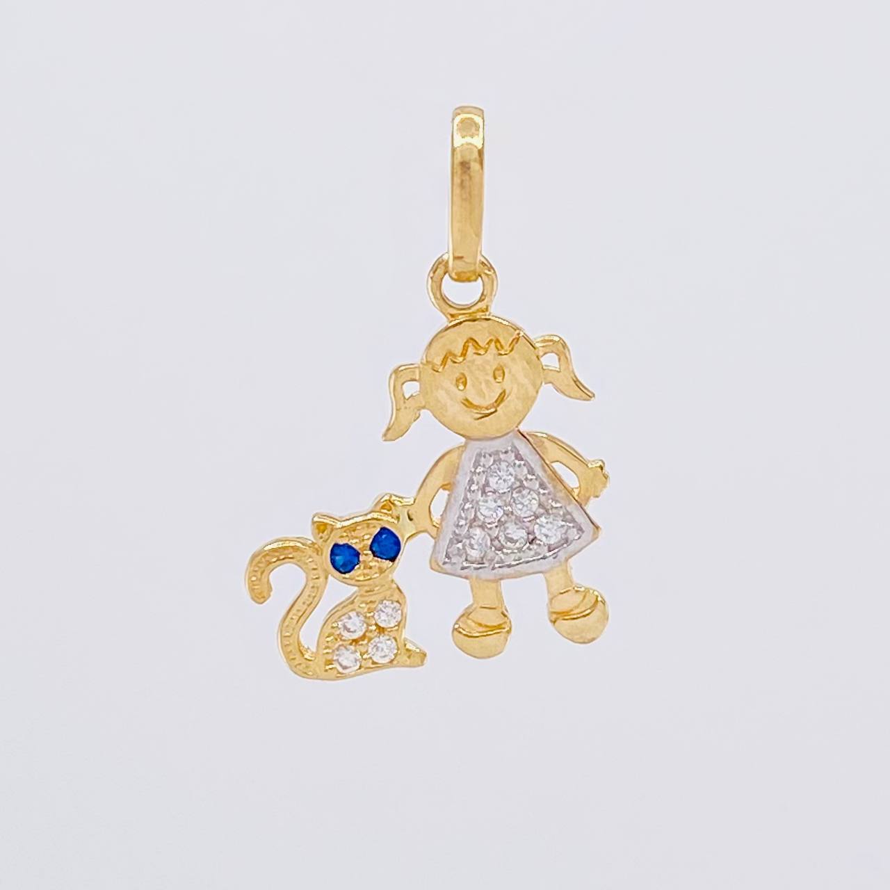 Dije Niña y Gato 1.1g / 1.9cm Dos Oros Amarillo Blanco 18K