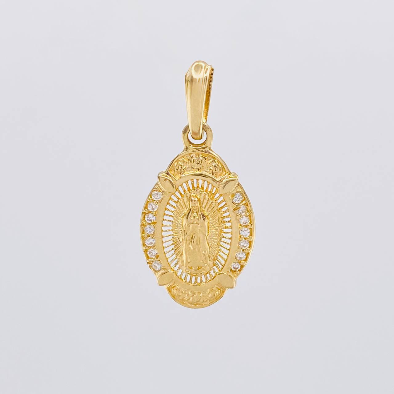 Dije Virgen de Guadalupe Ovalada 1.9g / 2.4cm Oro Amarillo 18K