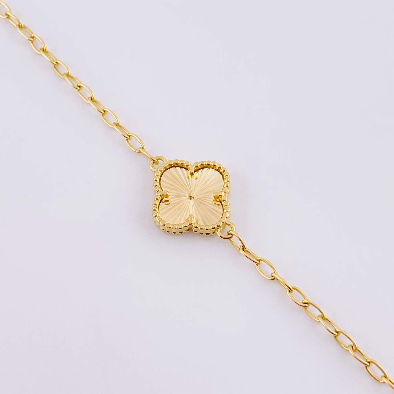 Pulso Aro Seguido Trébol 4.95g / 21.3cm / 2.5mm Oro Amarillo 18K
