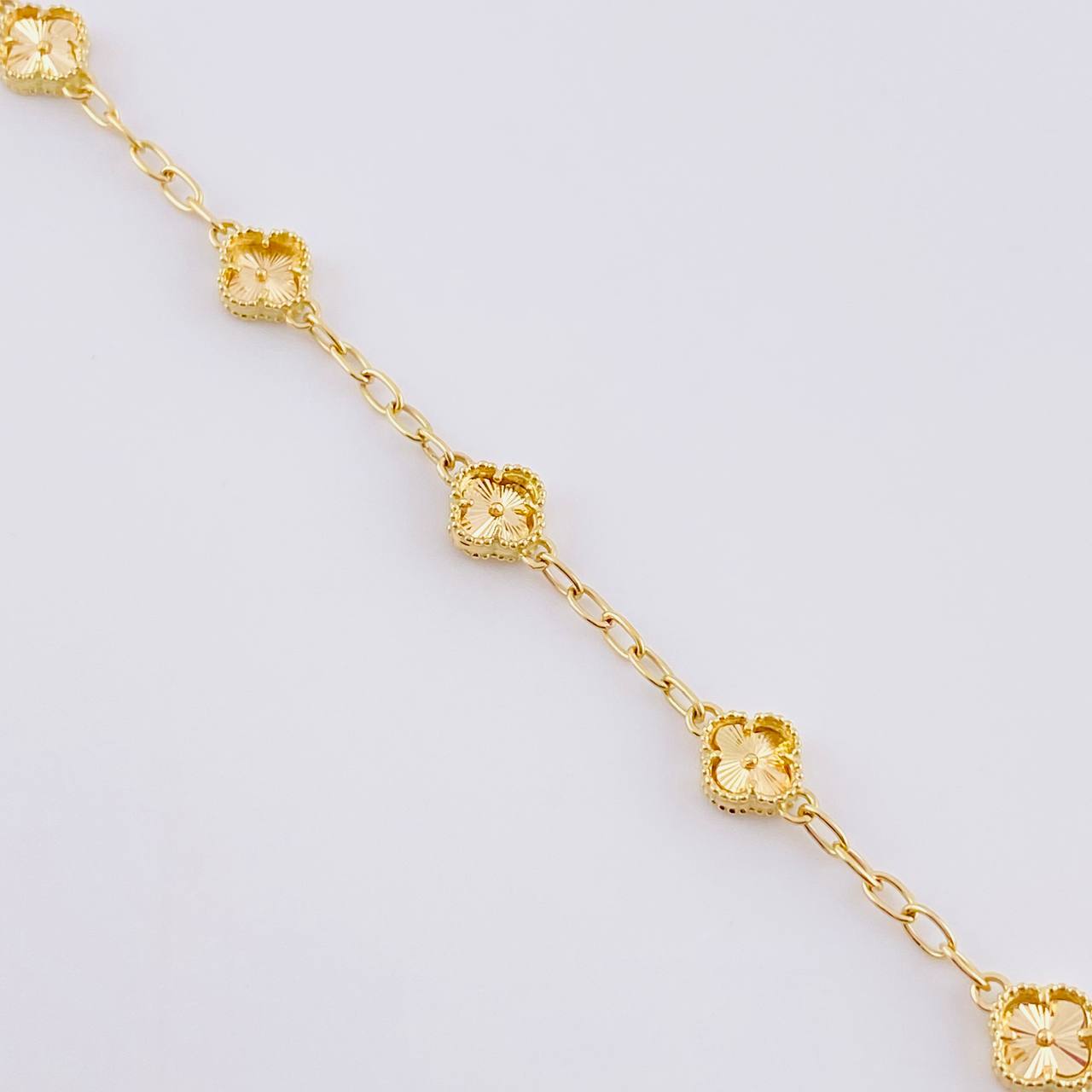 Pulso Aro Seguido Trébol 5.3g / 18.5cm / 2.5mm Oro Amarillo 18K
