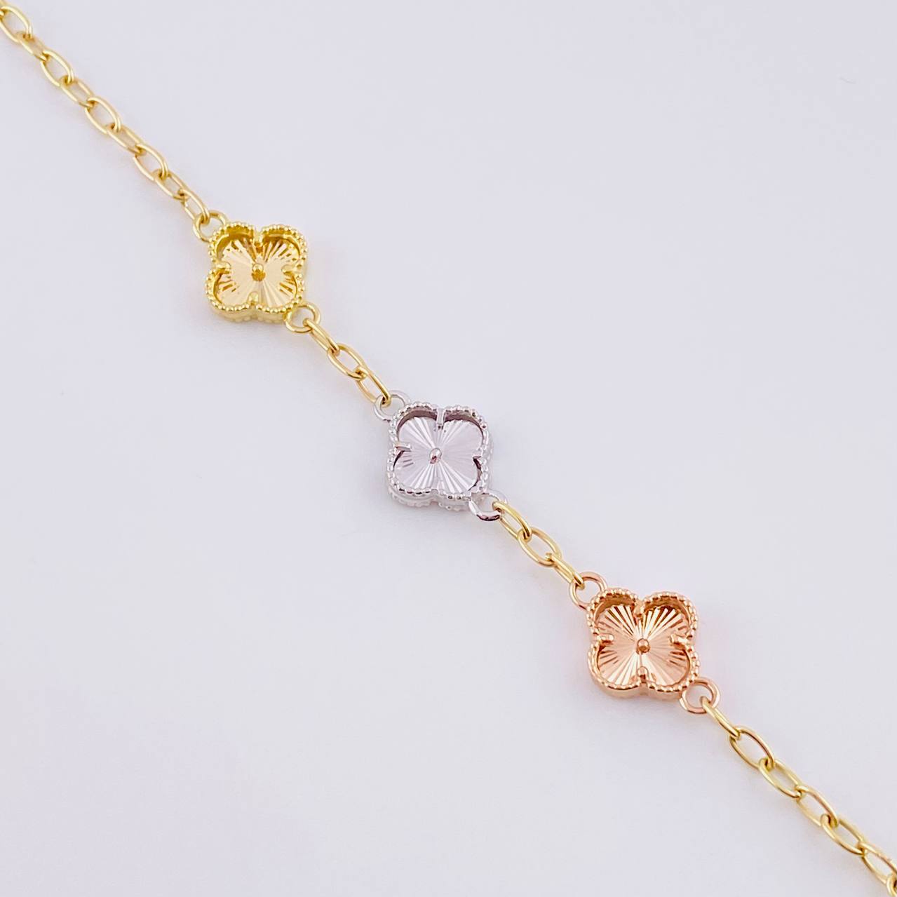 Pulso Aro Seguido Trébol 5.1g / 17.7cm / 2.5mm Tres Oros 18K