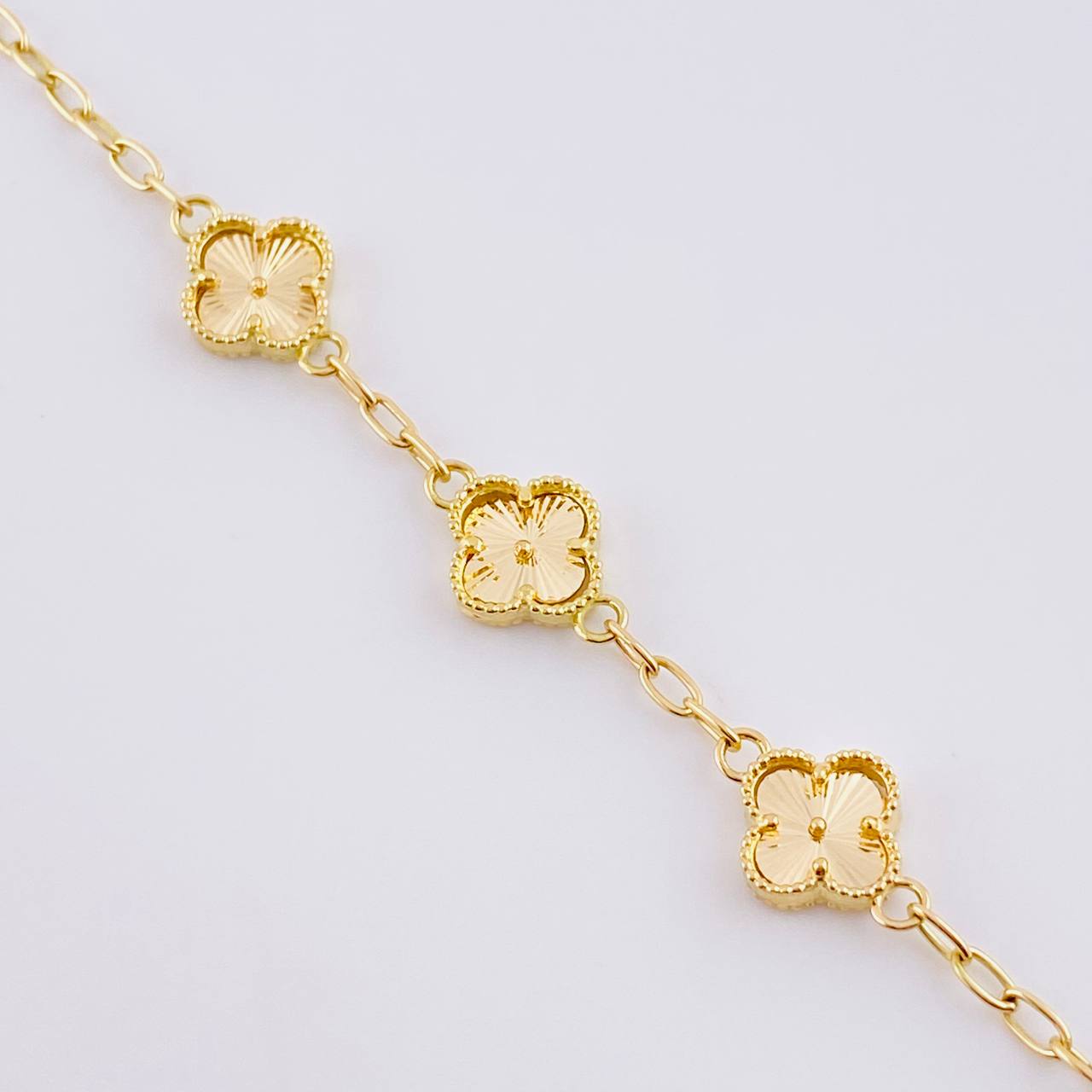 Pulso Aro Seguido Trébol 5.1g / 17.3cm / 2.5mm Oro Amarillo 18K