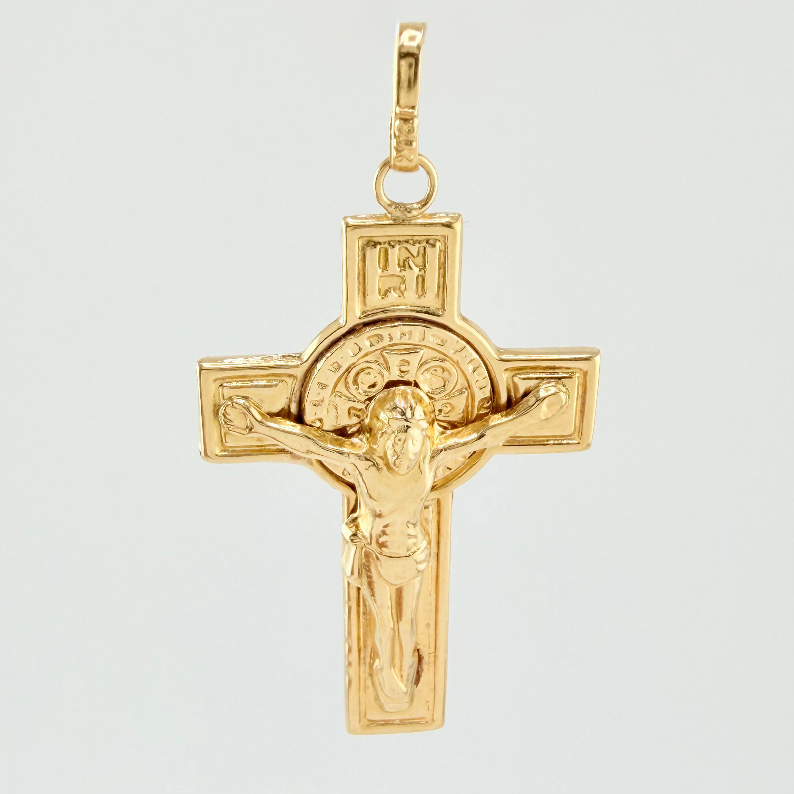 Dije Crúz Cristo Circulo San Benito 2.65gr / 4.1cm / Oro Amarillo 18K