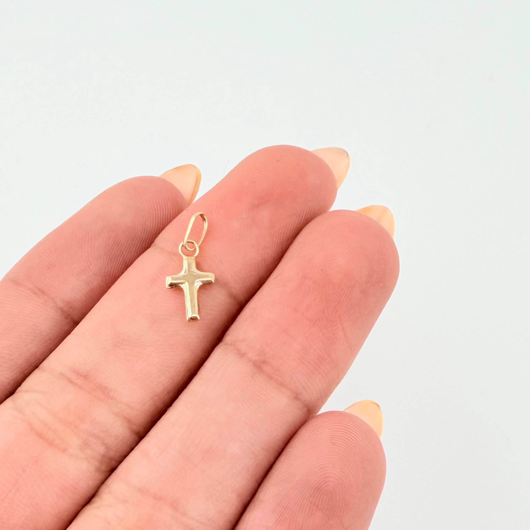 Dije Crúz Lisa 0.15gr / 1.5cm / Oro Amarillo 18K