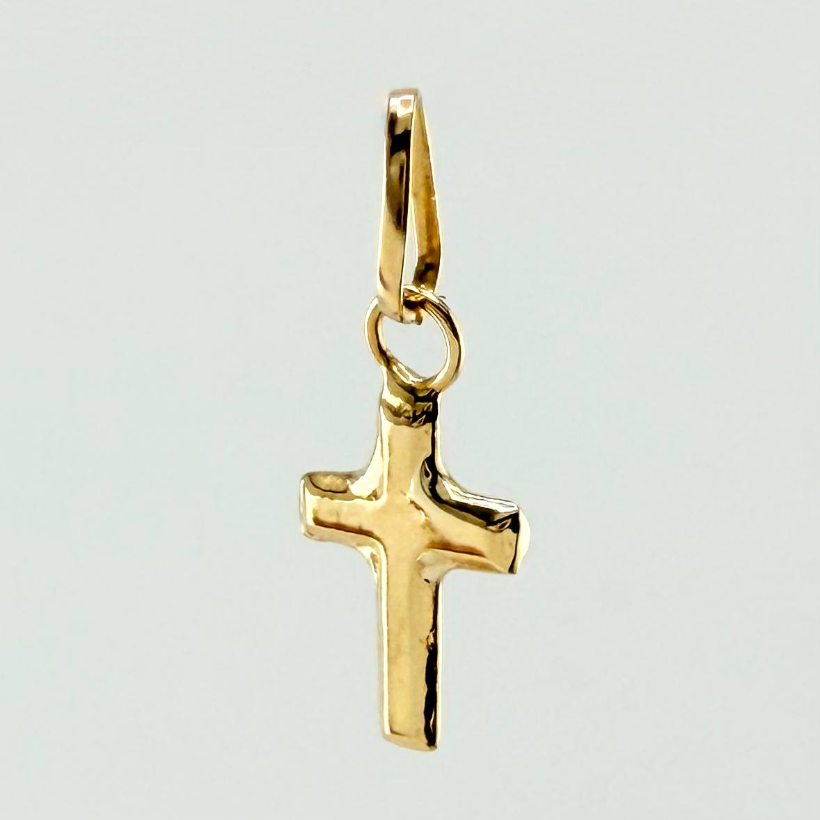 Dije Crúz Lisa 0.15gr / 1.5cm / Oro Amarillo 18K