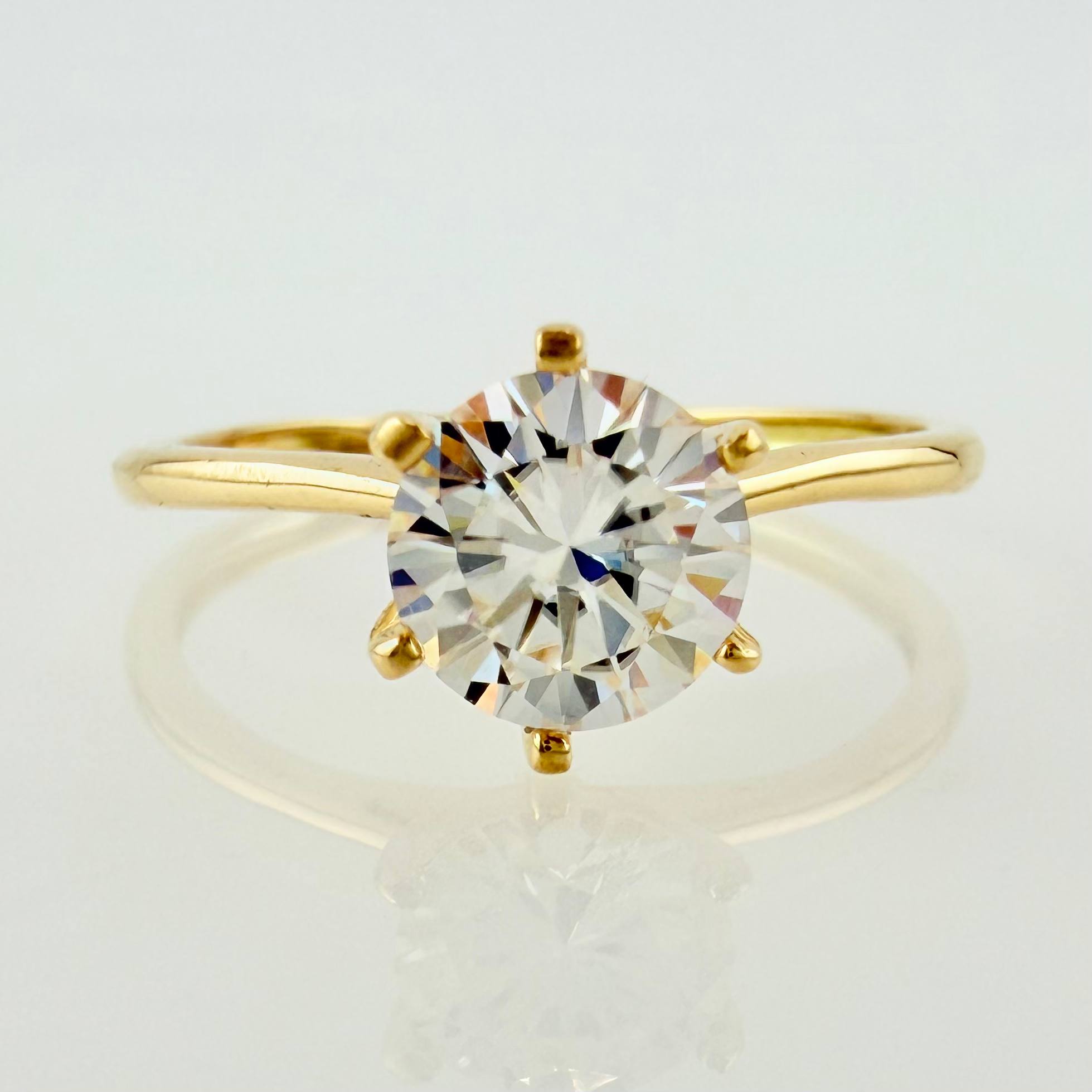 Anillo Solitario Cetro 1.8gr / T8 / Oro Amarillo 18K