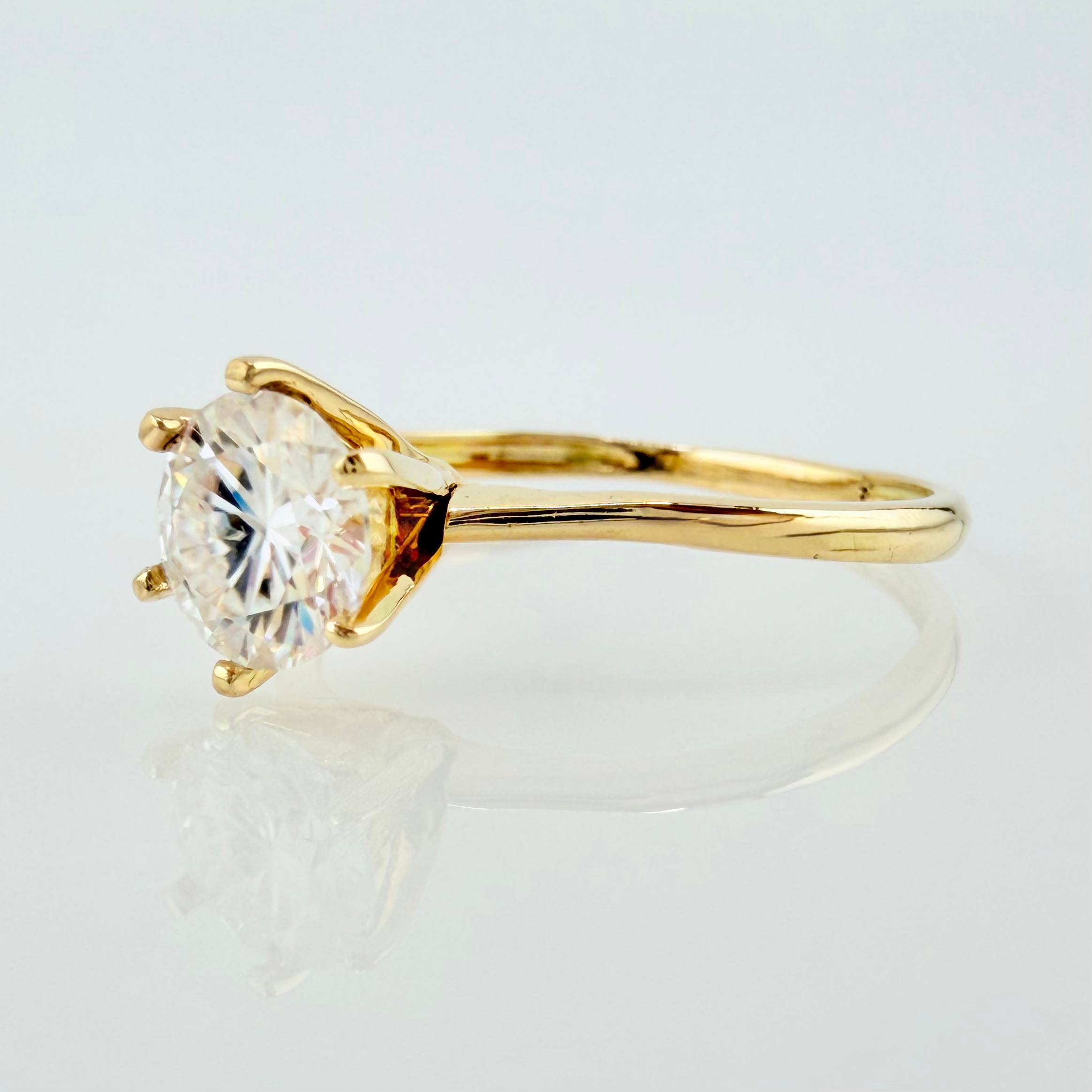 Anillo Solitario Cetro 1.8gr / T8 / Oro Amarillo 18K