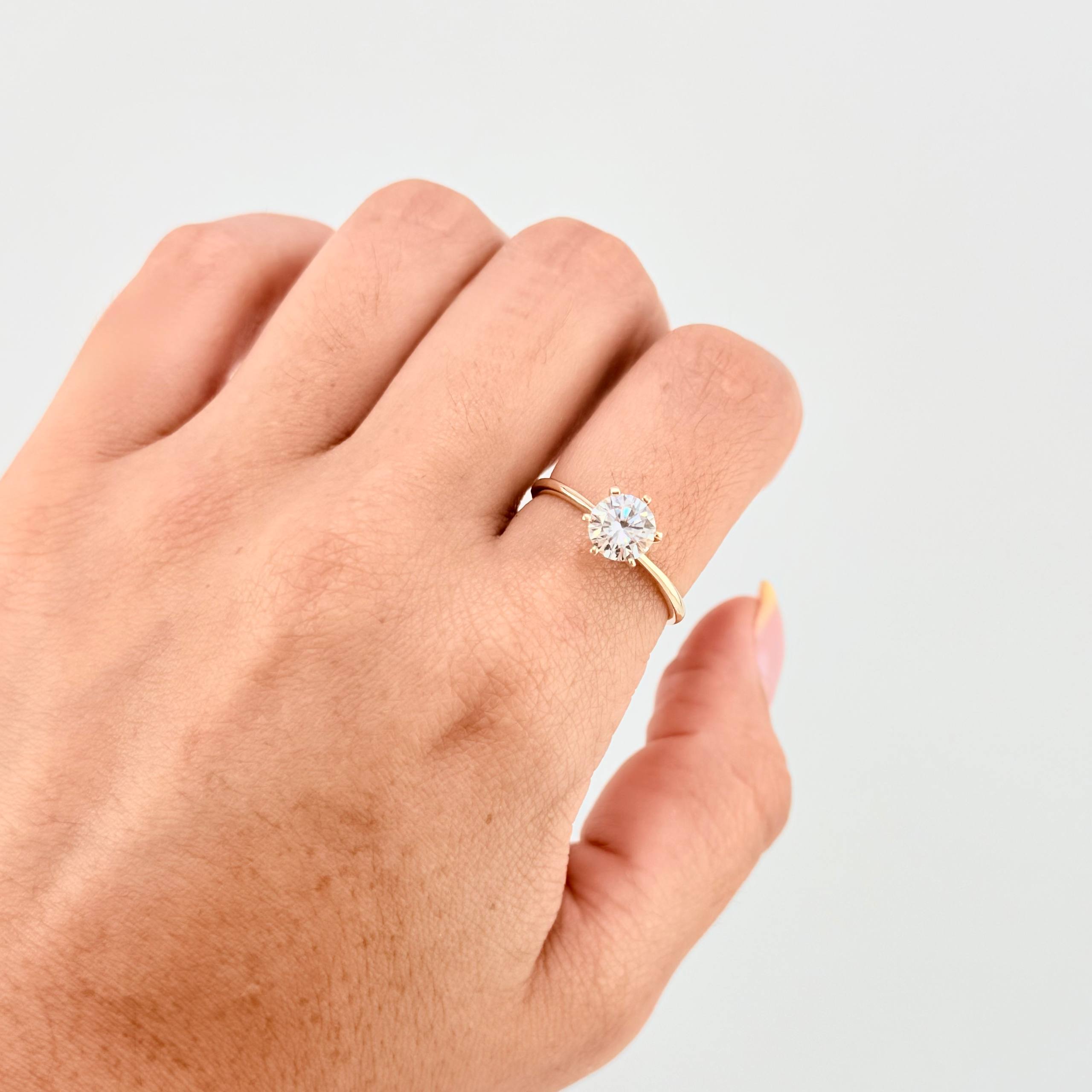 Anillo Solitario Cetro 1.8gr / T8 / Oro Amarillo 18K