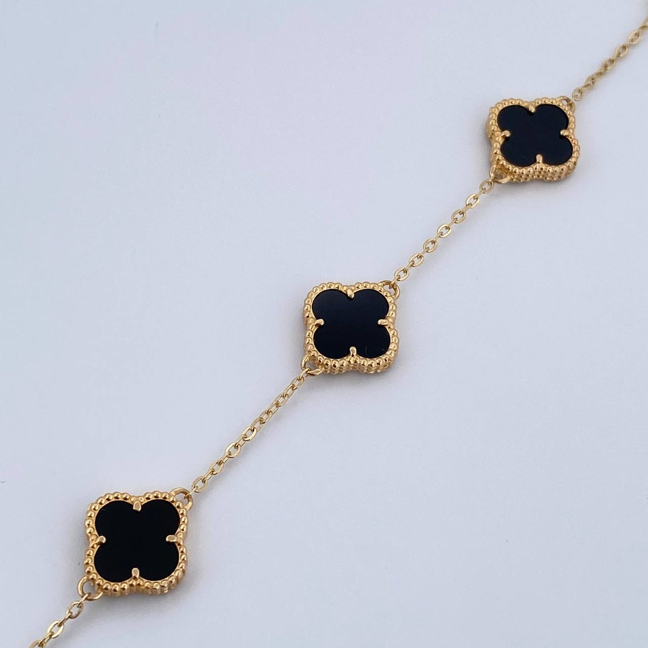 Pulso Aro Seguido Trebol Gradual 8.15gr / 17.2cm-19.5cm / 1.2mm Onix Negro Oro Amarillo Nac.Esp. 18K $