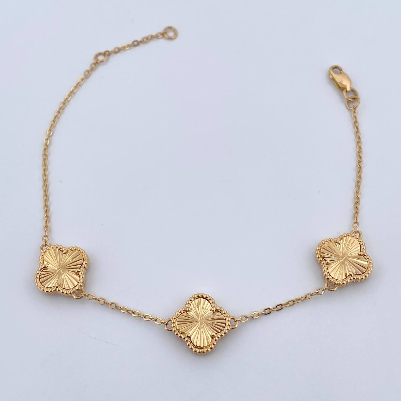 Pulso Aro Seguido Trebol Gradual 6.2gr / 18cm-20cm / 1.2mm Diamantado Oro Amarillo Nac.Esp. 18K $