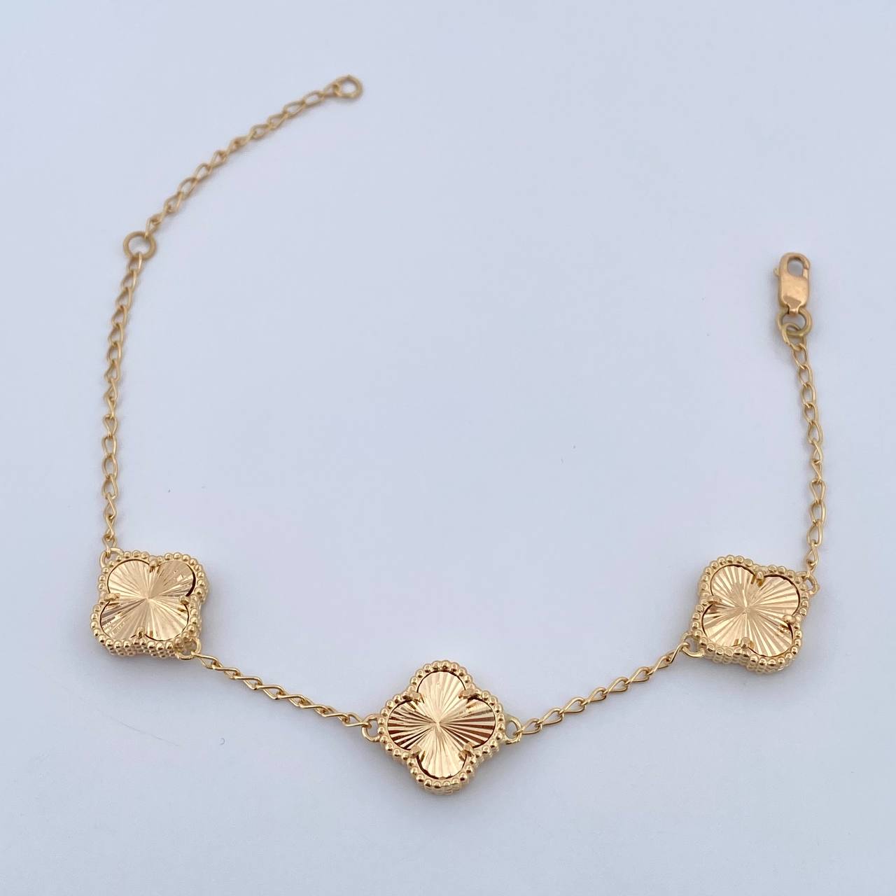 Pulso Espiga Trebol Gradual 5.8gr / 16cm-19.1cm / 1.3mm Diamantado Oro Amarillo Nac.Esp. 18K $