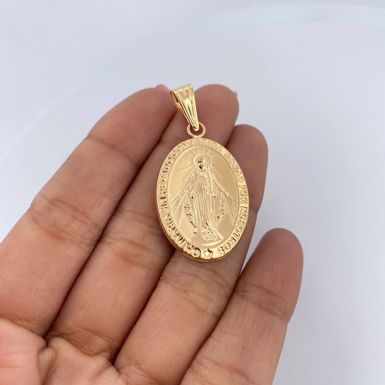 Dije Virgen Milagrosa 3.05gr / 4.1cm / Troquelado Oro Amarillo 18K &