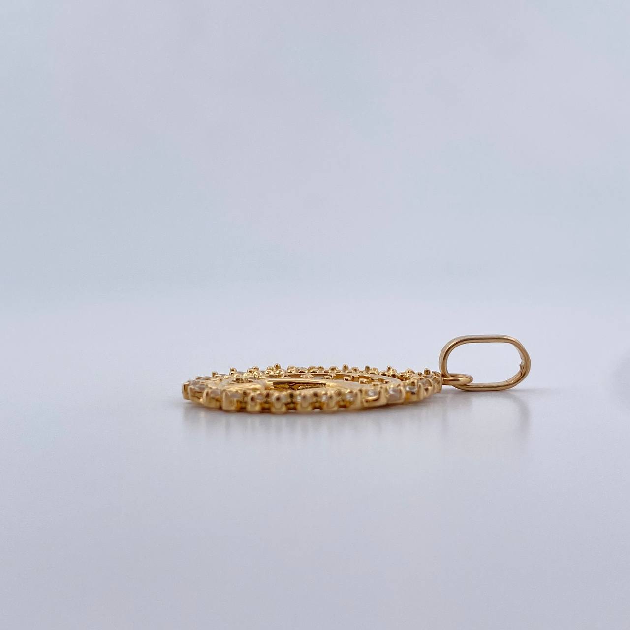 Dije Virgen Maria 2.6gr / 2.8cm / Circones Blancos Oro Amarillo 18K &