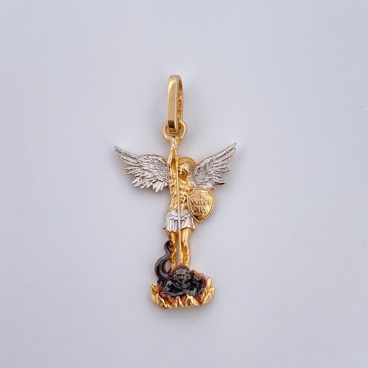 Dije San Miguel Arcángel 1.05gr / 2.3cm / Tres Oros 18K $