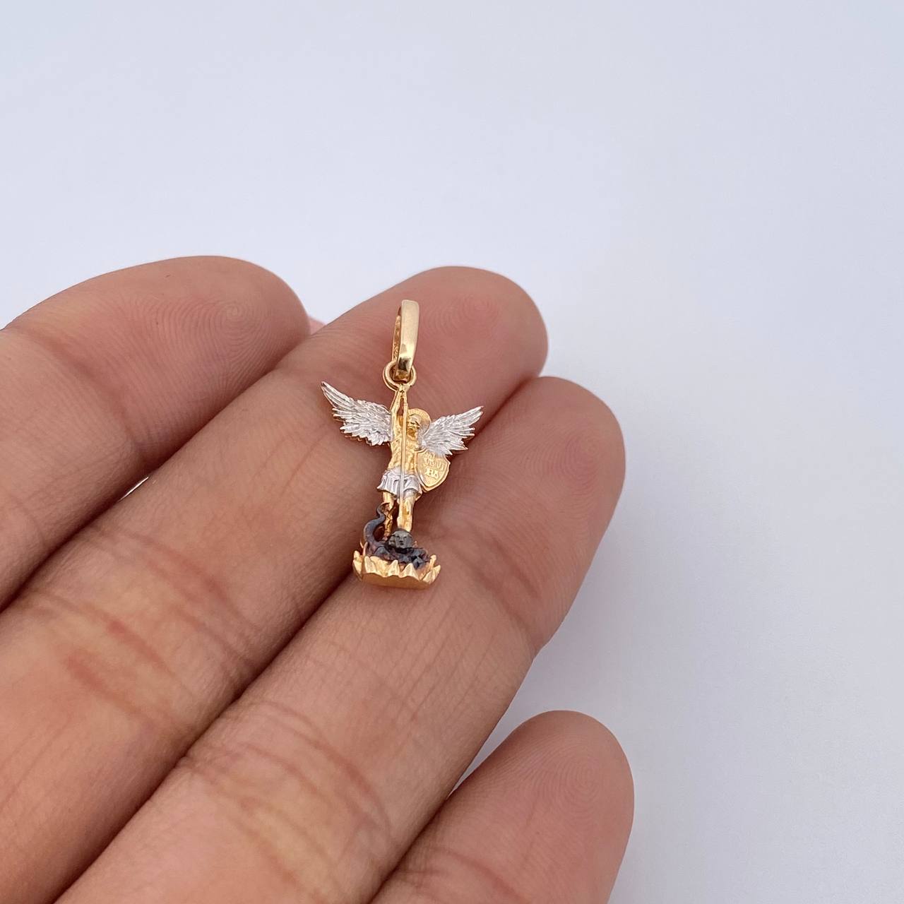 Dije San Miguel Arcángel 1.05gr / 2.3cm / Tres Oros 18K $