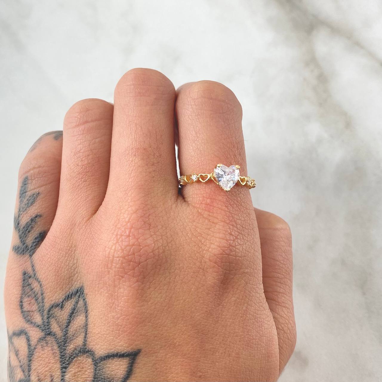 Anillo Solitario Corazones 1.4gr / T6 / Oro 18K ©