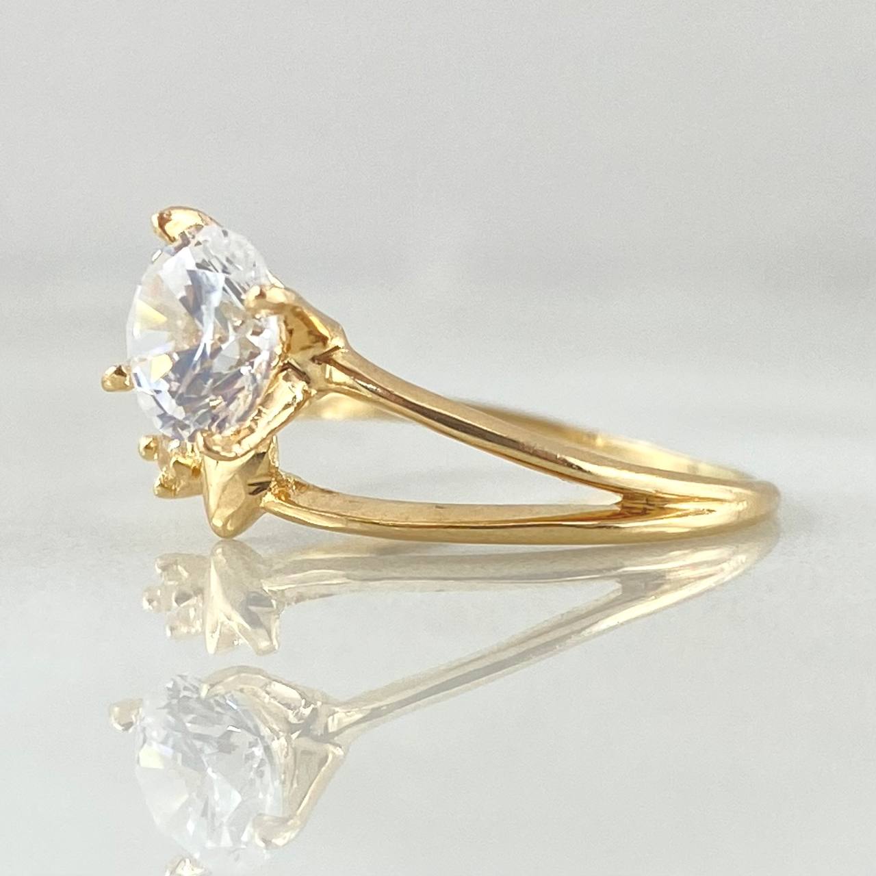 Anillo Solitario Corazon Alelo 1.75gr / T7 1/2 / Oro 18K ©