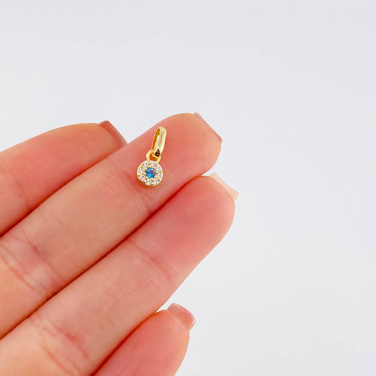 Dije Flor En Circulo 0.45 g / 1.3 cm Oro Amarillo 18K