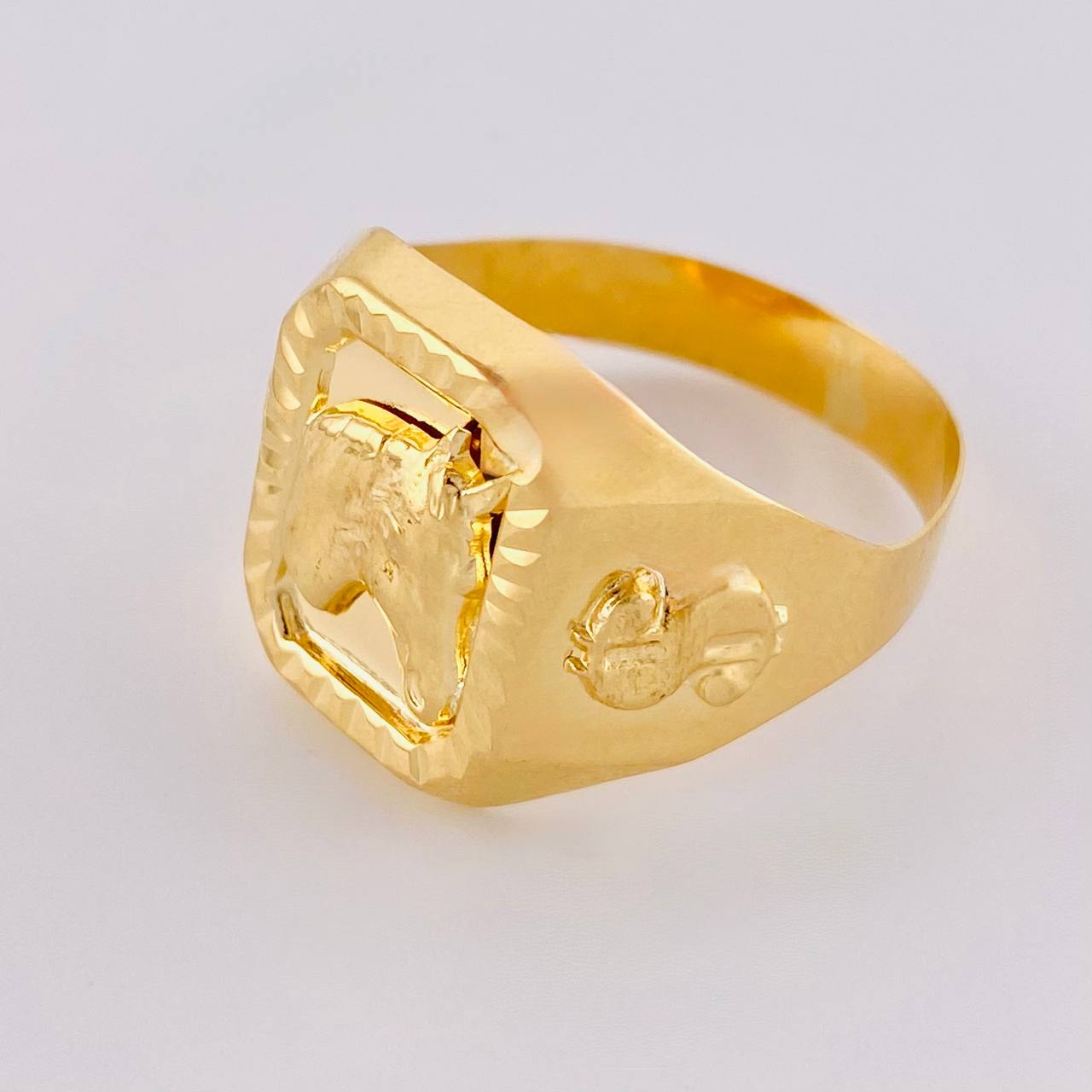 Anillo Sello Caballo Dolar 4.05 g / T12 1/2 Oro Amarillo 18K