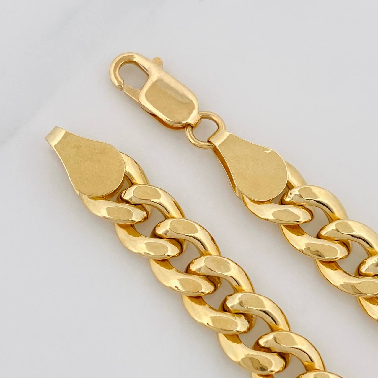 Pulso Cubano 7.25g / 21cm / 8.06mm Oro Amarillo 18K