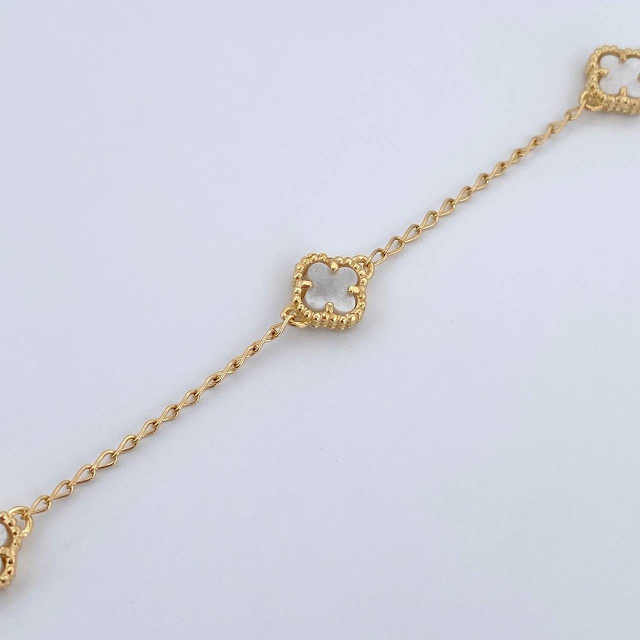 Tobillera Espiga Trebol Gradual 5.25gr / 23.5cm-24.7cm / 1.4mm Nacar Blanca Oro Amarillo Nac.Esp. 18K $