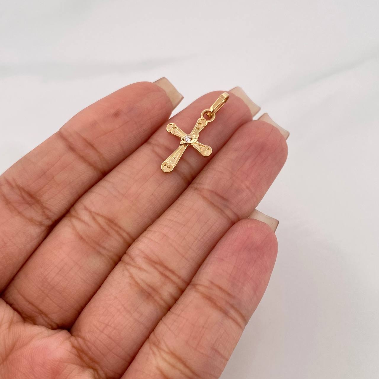 Dije Cruz 0.85 g / 1.5 cm Oro Amarillo 18K