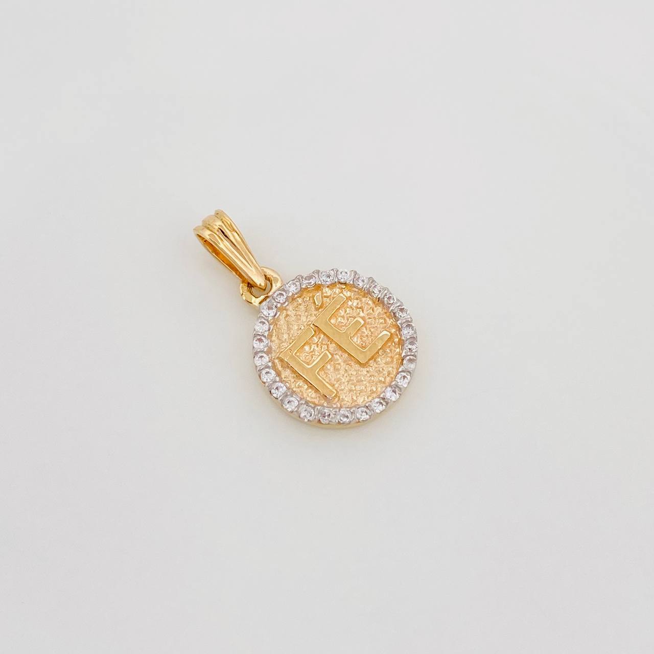 Dije Fe 1.45 g / 2 cm Dos Oros Amarillo Blanco 18K
