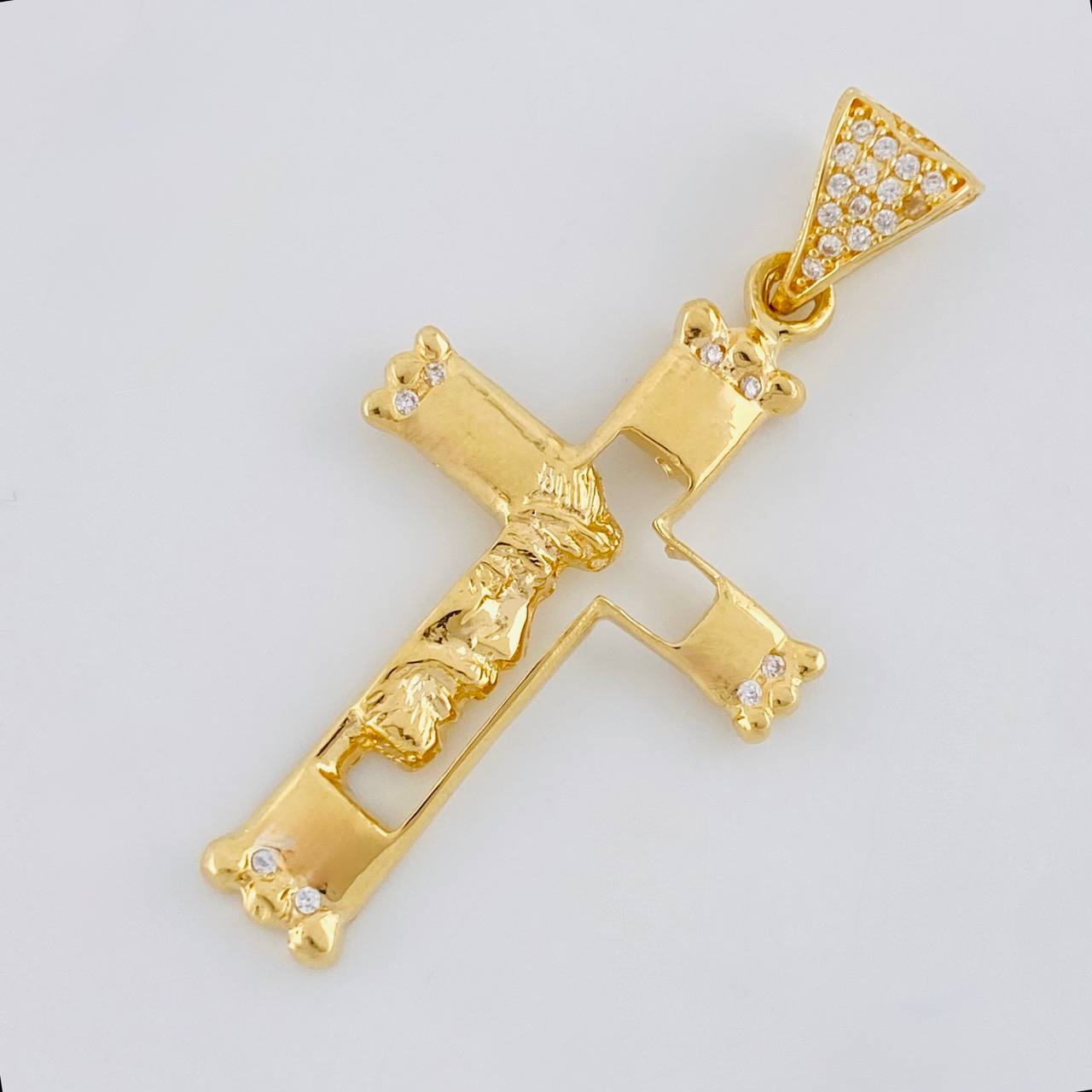 Dije Cruz Silueta Rostro 3.2 g / 4.2 cm Oro Amarillo 18K