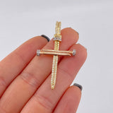 Dije Cruz Clavos 4.4 g / 4.6 cm Tres Oros 18K