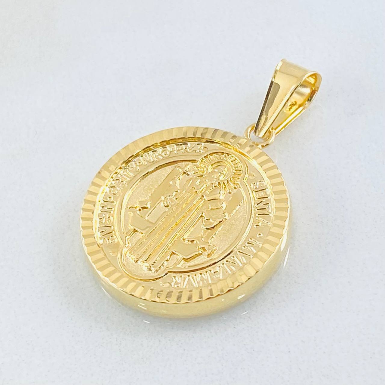 Dije San Benito 2.4gr / 3.2cm / Oro Amarillo 18K *