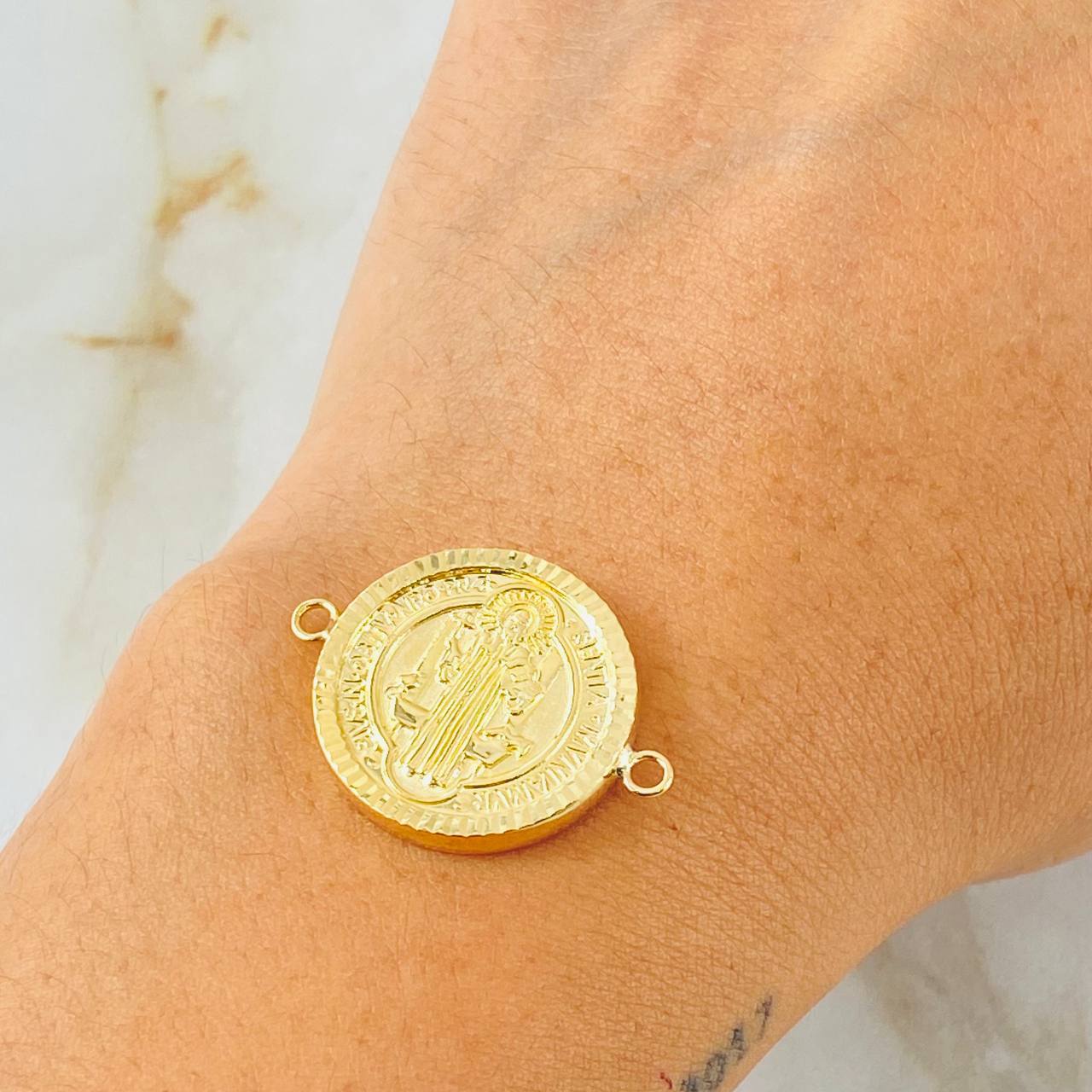 Herraje San Benito 2.25gr / 2.7cm / Oro Amarillo 18K