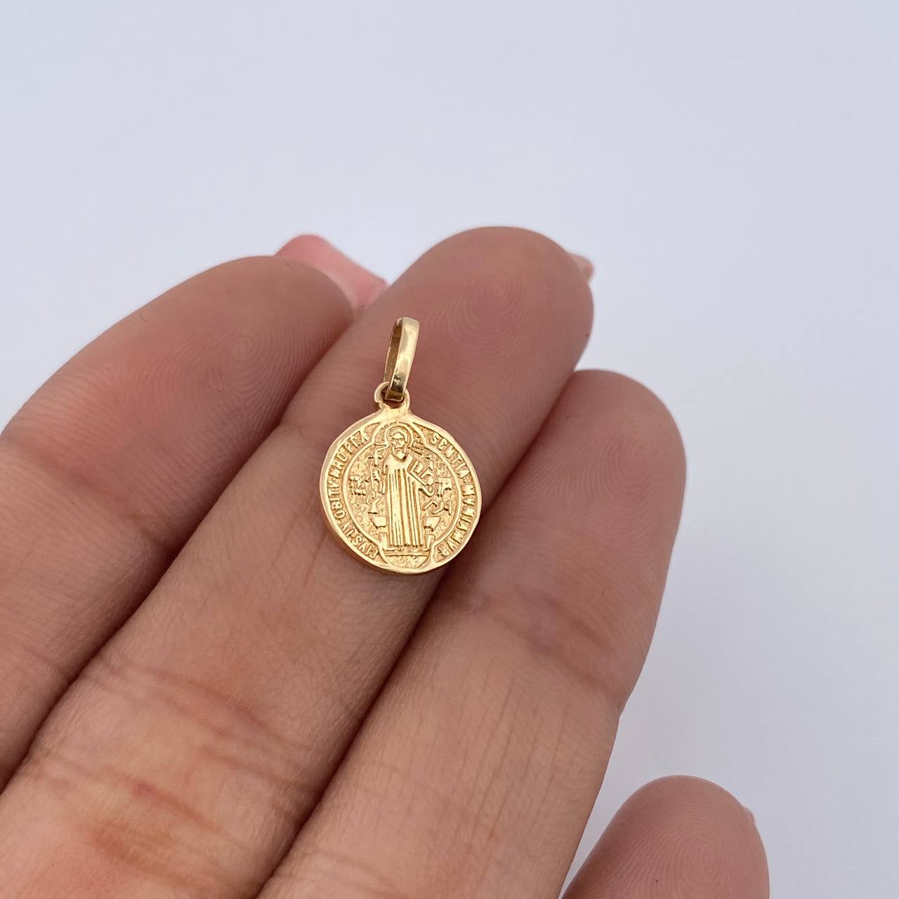 Dije San Benito 0.85gr / 1.7cm / Oro Amarillo 18K &