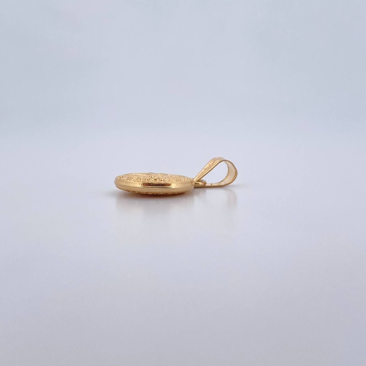 Dije Sagrada Familia 0.55gr / 1.8cm / Troquelado Oro Amarillo 18K &