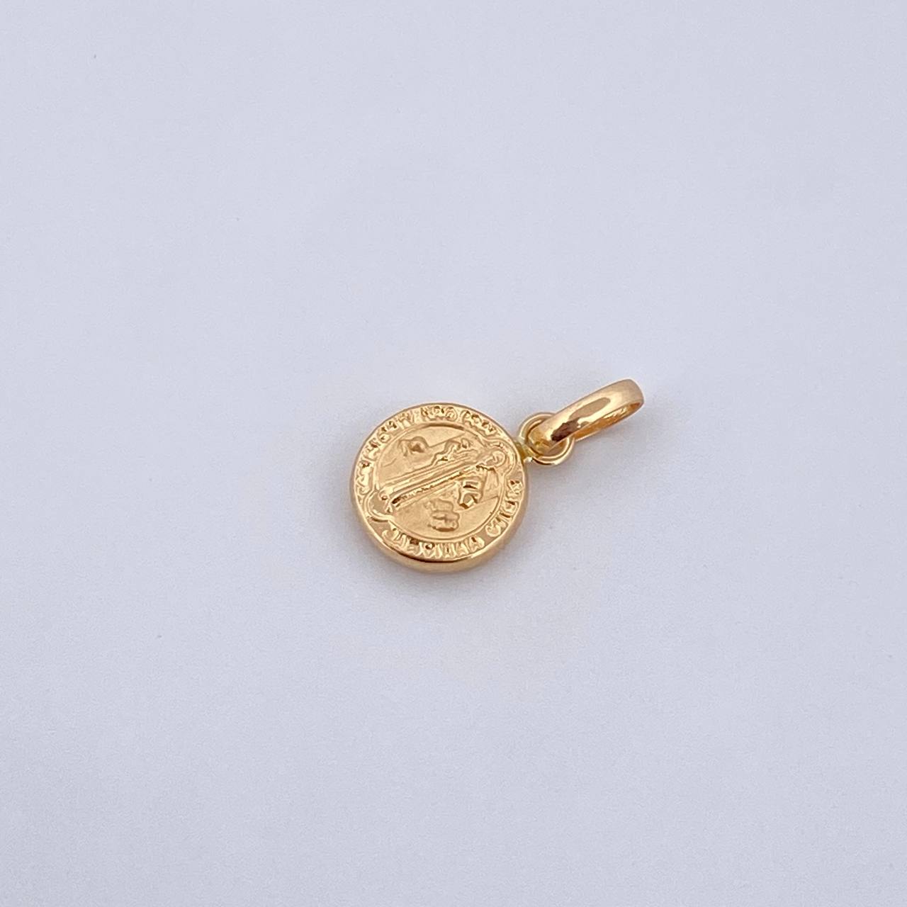 Dije San Benito 0.45gr / 1.5cm / Troquelado Oro Amarillo 18K &