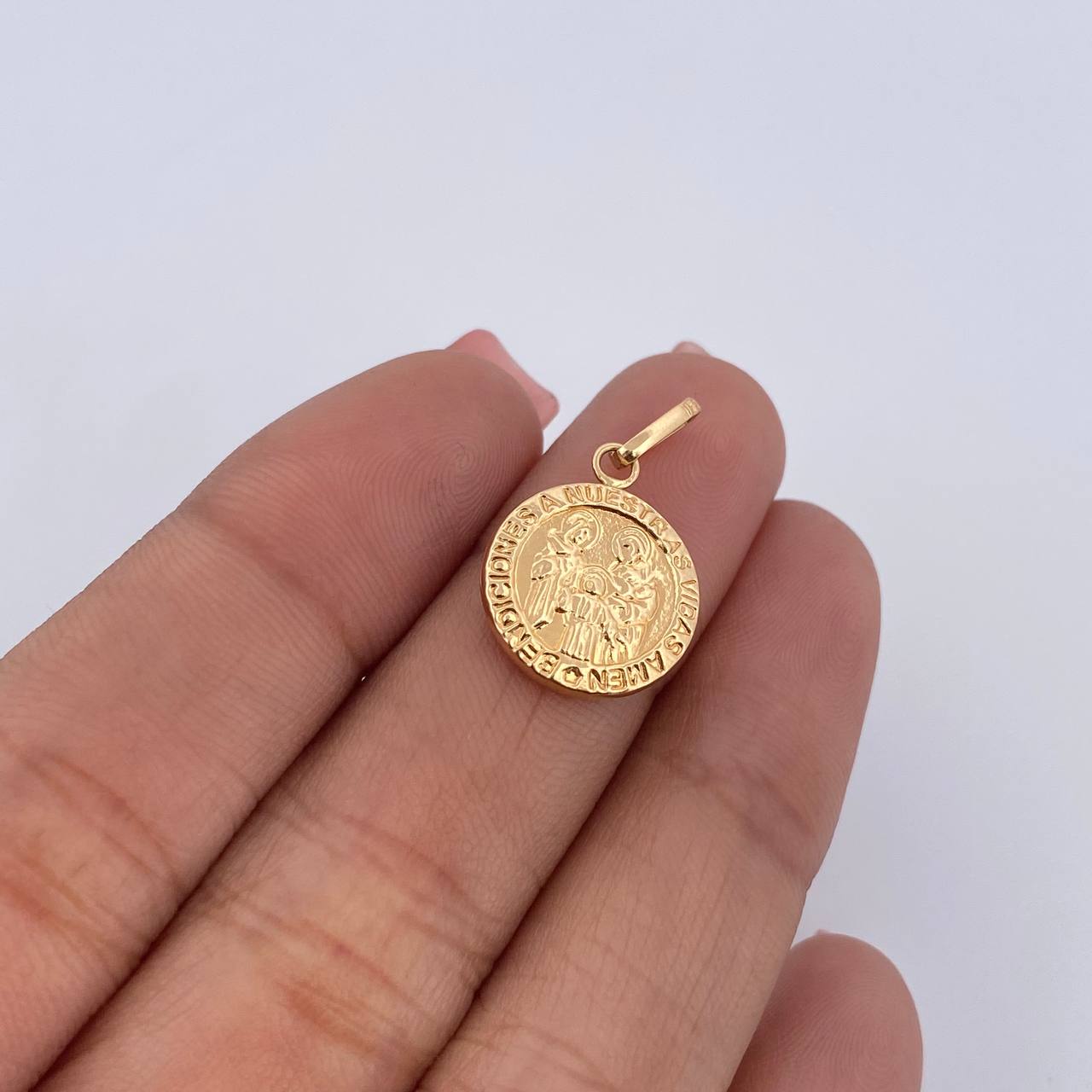 Dije Sagrada Familia 0.85gr / 2.2cm / Troquelado Oro Amarillo 18K &