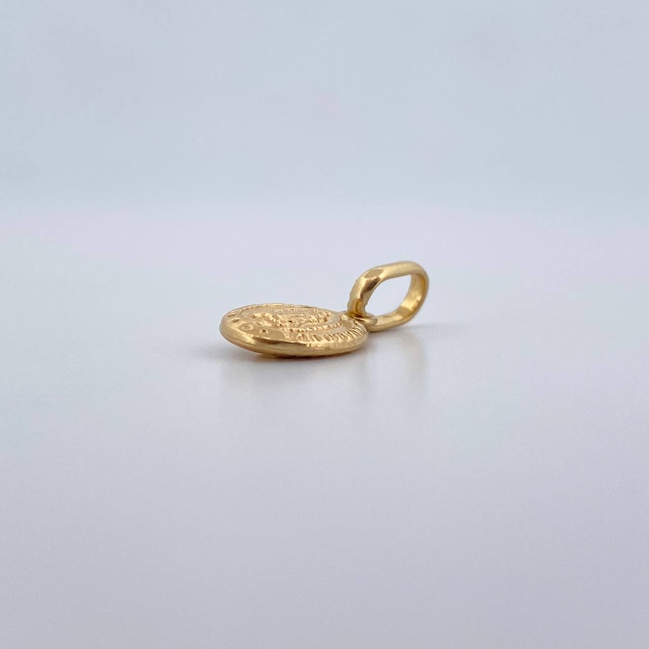 Dije Virgen Guadalupe 0.65gr / 1.8cm / Troquelado Oro Amarillo 18K &