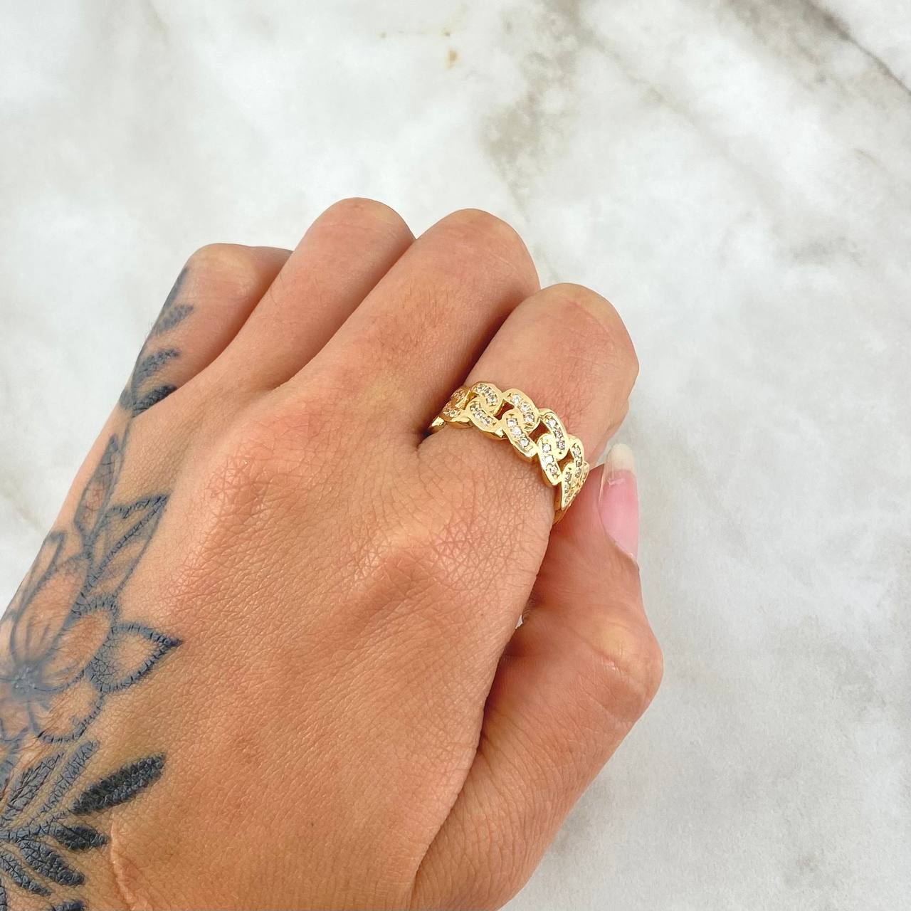 Anillo Cubano 3.85gr / T7 / Circones Blancos Oro Amarillo 18K *