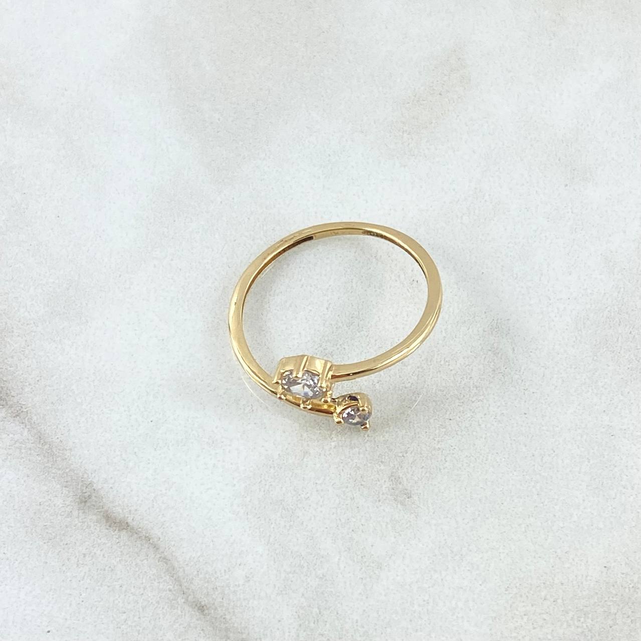 Anillo Solitario Doble 1.55gr / T7 1/2 / Circones Blancos Oro Amarillo 18K *