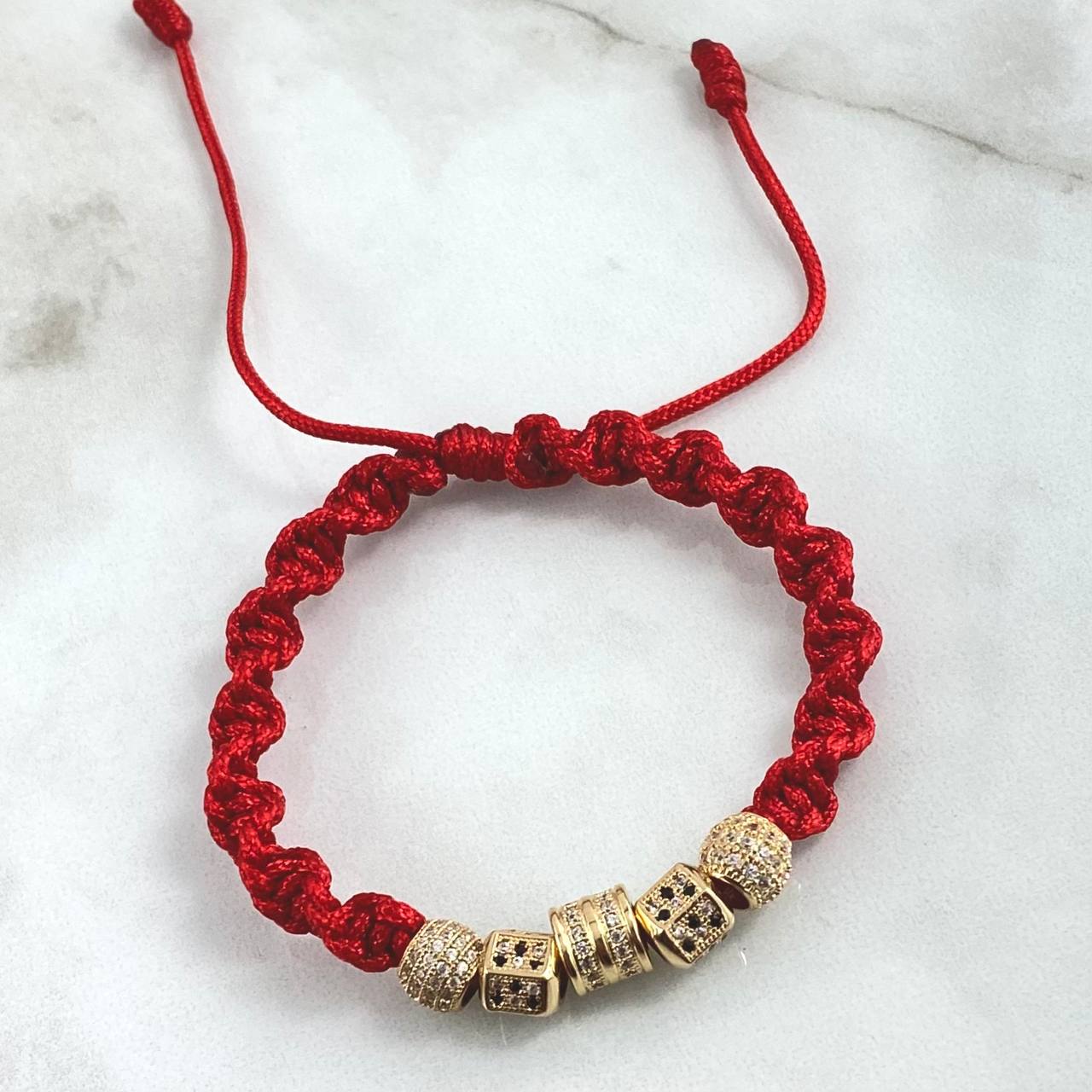 Pulsera Roja Cilindro Hexágono Barril de Fuego 6.05gr / 7mm-6mm-7mm Circones Blancos-Negros 5 und Oro Amarillo 18K