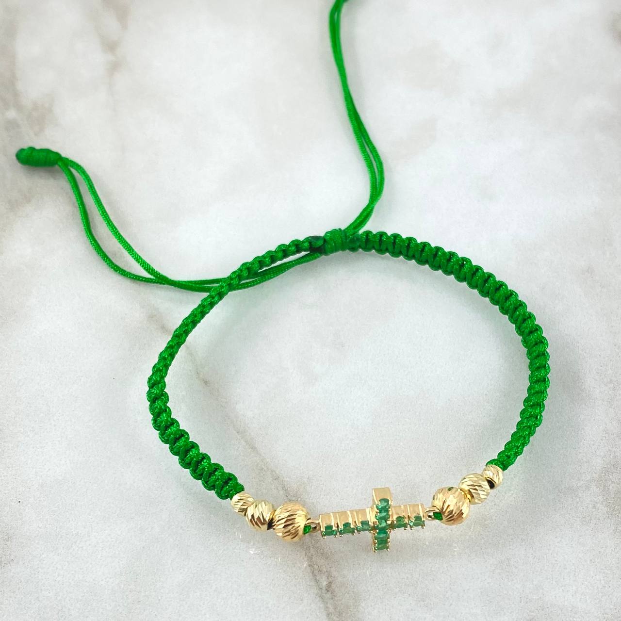 Pulsera Verde Cruz 1.48gr / 1.8cm / 5mm-4mm-3mm Bolas Diamantadas Esmeraldas 38pts 7und Oro Amarillo 18K (Joya) ©