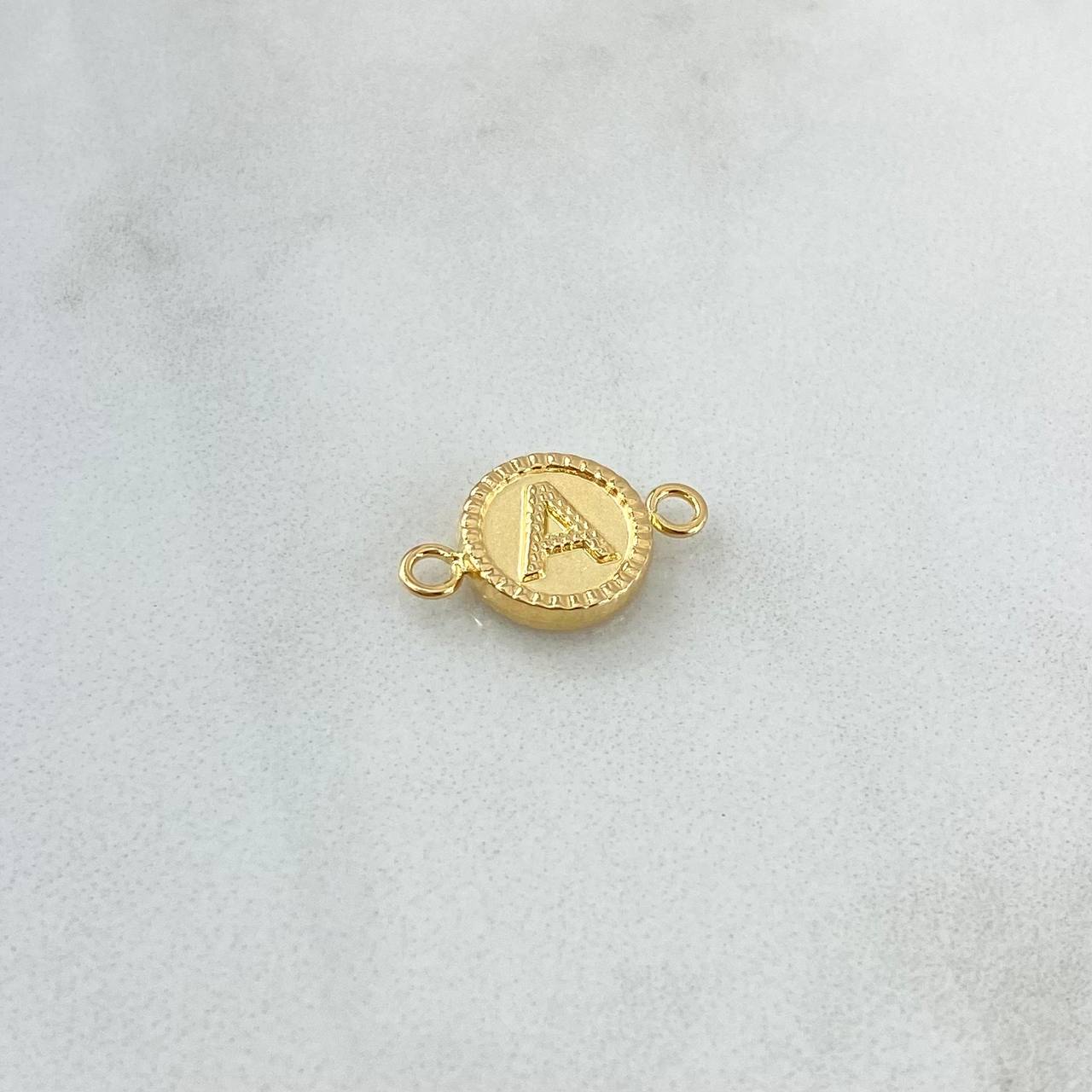 Herraje Letra A Mate 0.55gr / 1cm-1.7cm / Circulo Bordeado Oro Amarillo 18K ©