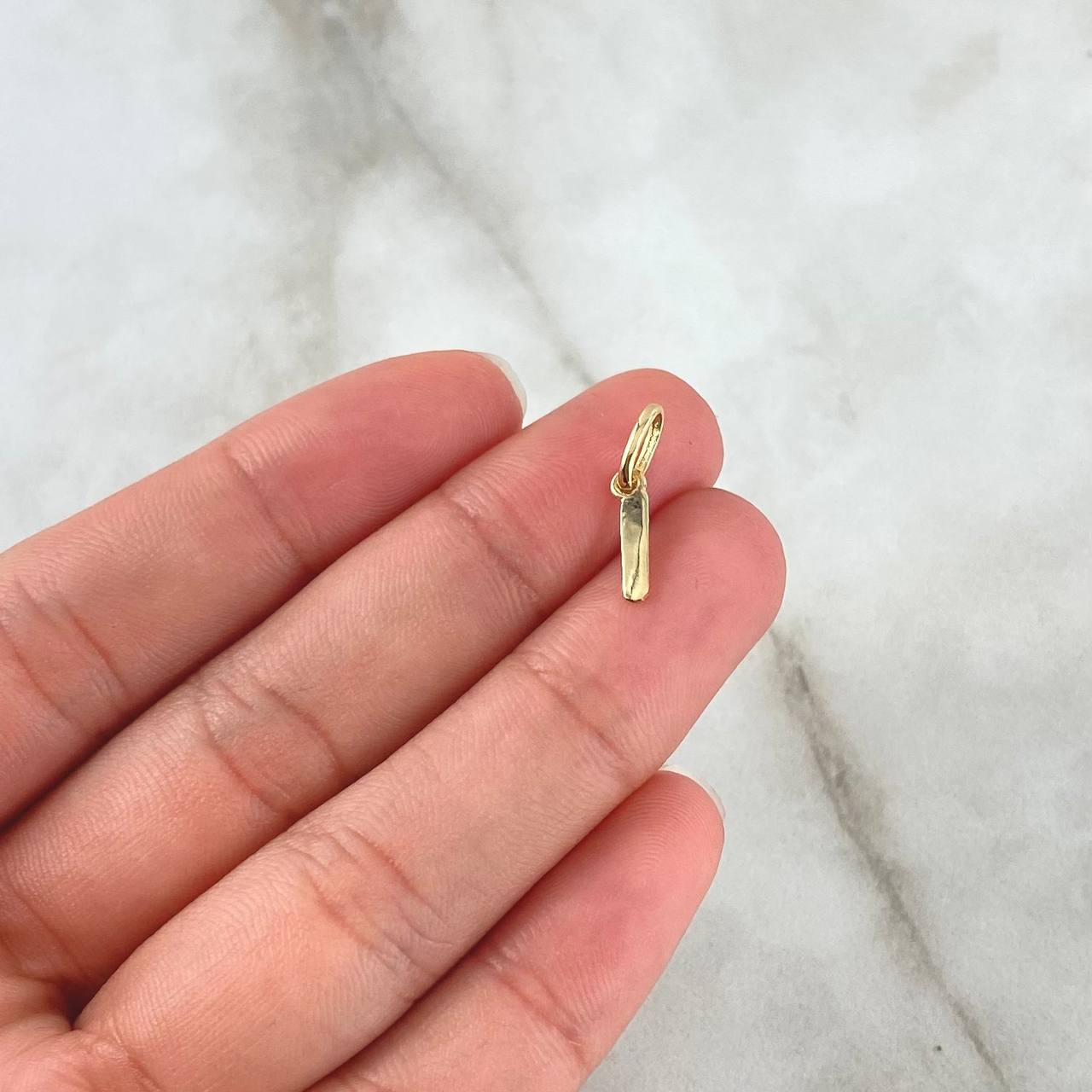 Dije Letra I Cursiva 0.3gr / 1.6cm-Lisa Oro Amarillo 18K *