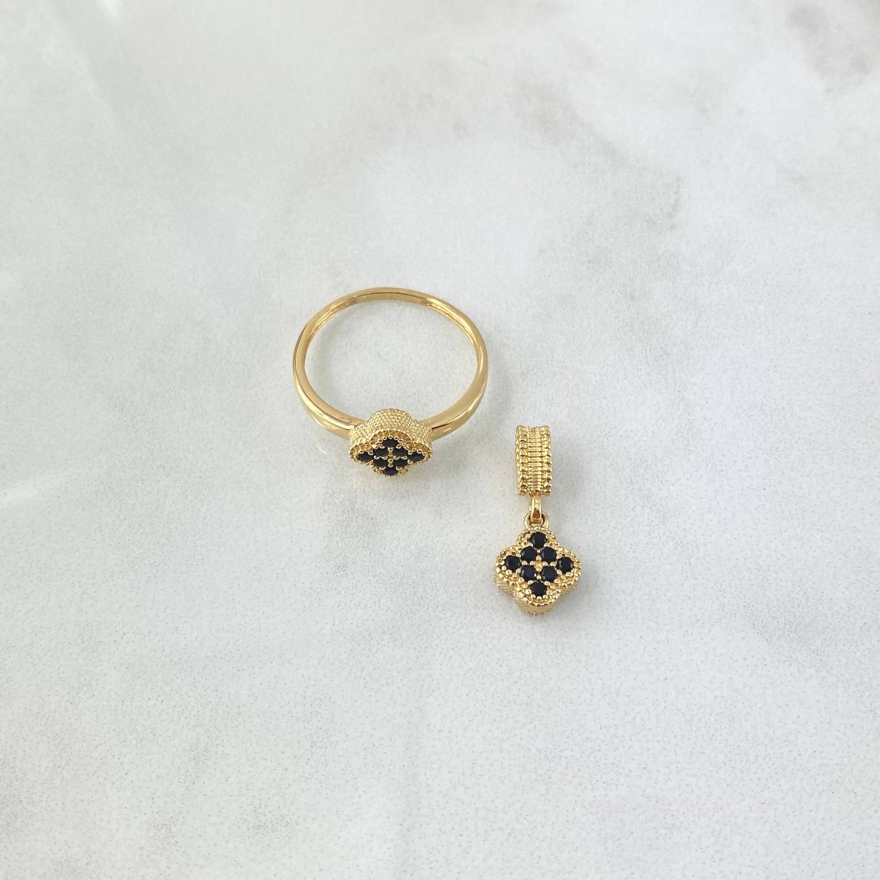 Set Trébol VCyA 3.1gr / Anillo T6 1/4 Dije 1.5cm Circones Negro Oro Amarillo 18K *